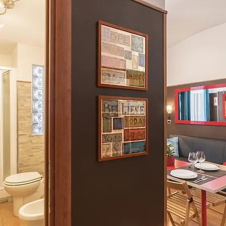 Mirror House דירה