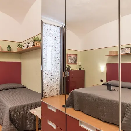 Mirror House דירה